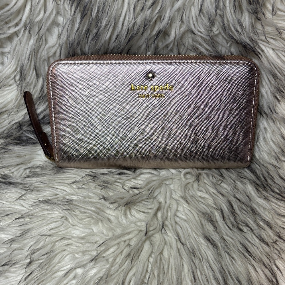 kate spade rose gold metallic zip-around wallet 🥂